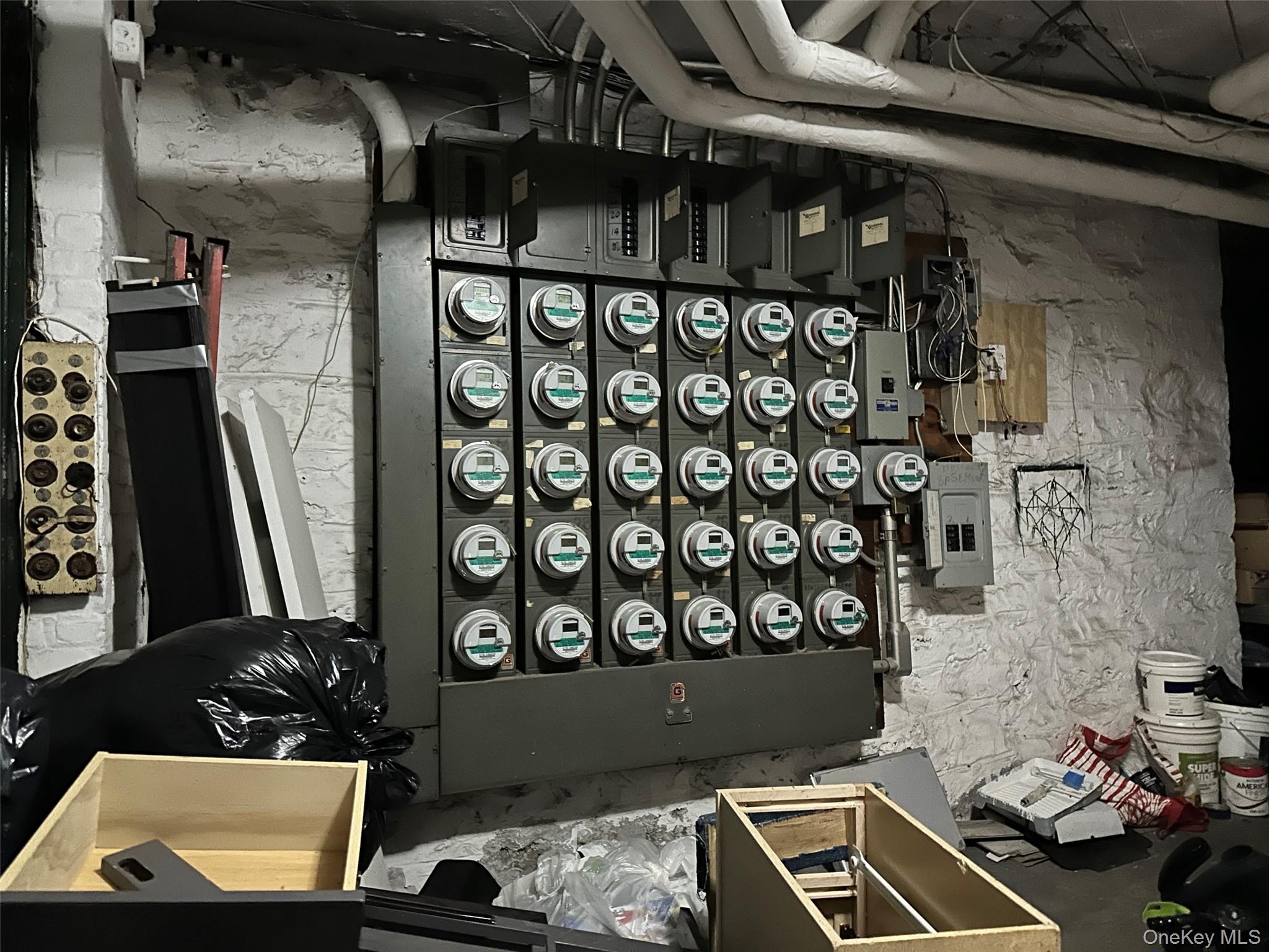 #9 photo, 36-52 35th Street, クイーンズ区 Astoria , NY 11106