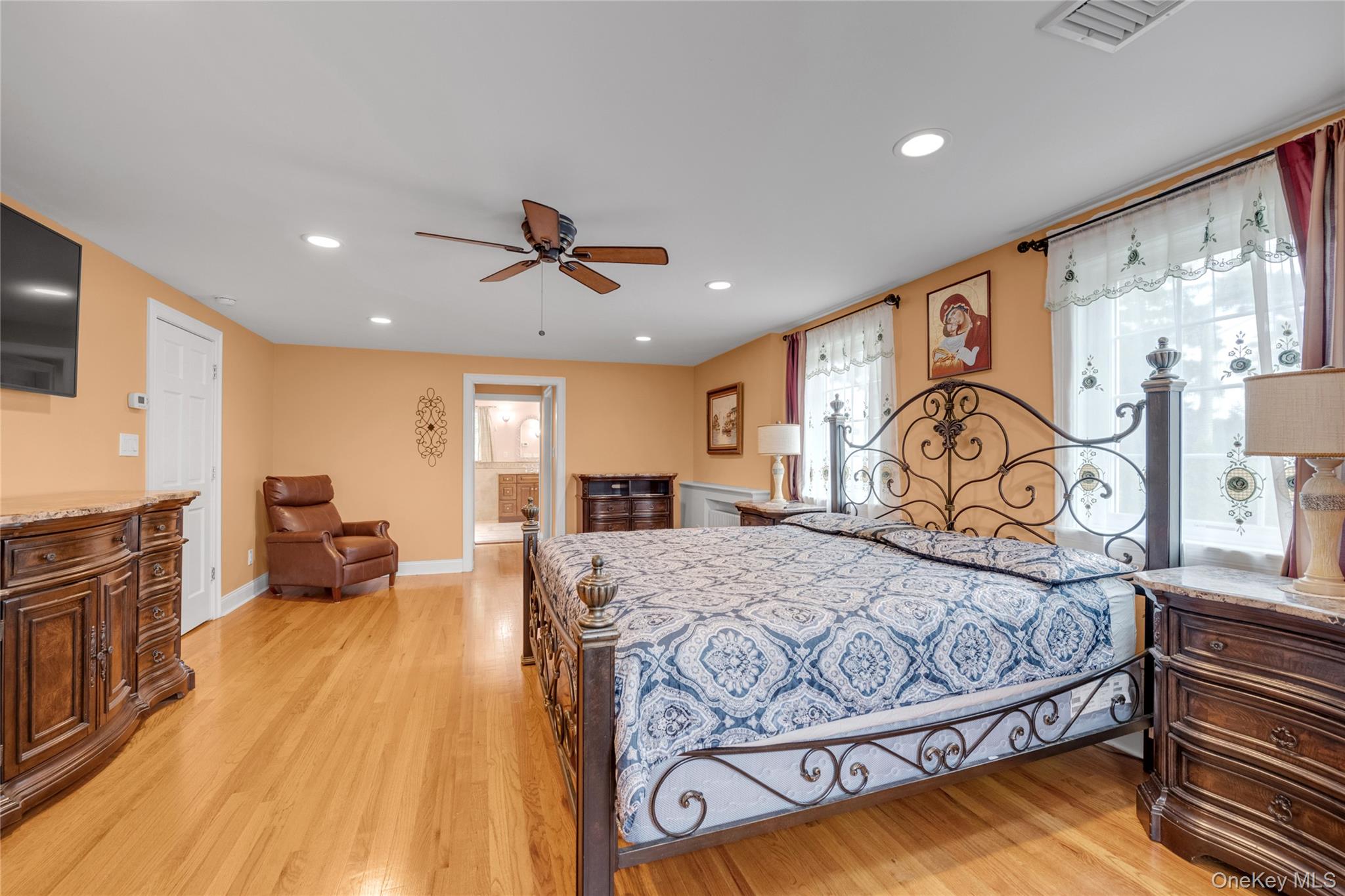 #15 photo, 10 Field Avenue, Hicksville , NY 11801