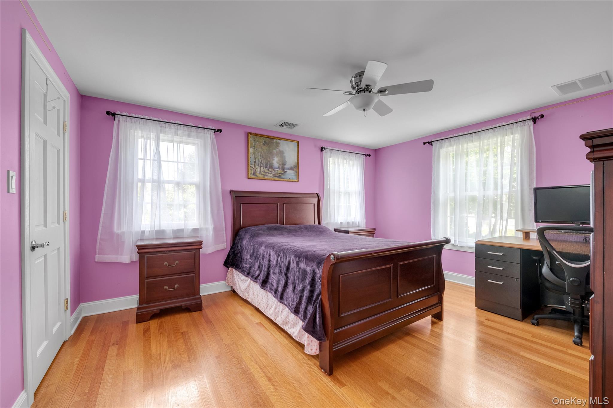 #18 photo, 10 Field Avenue, Hicksville , NY 11801