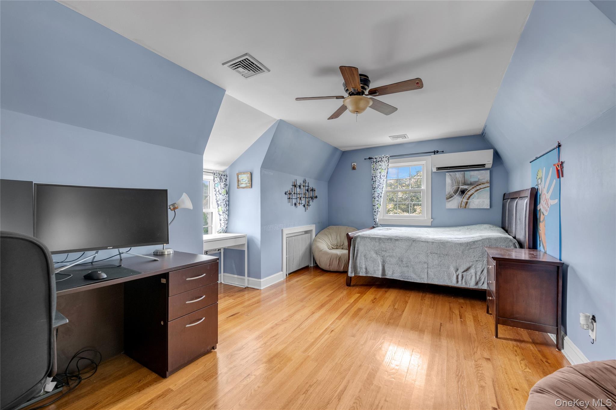 #19 photo, 10 Field Avenue, Hicksville , NY 11801