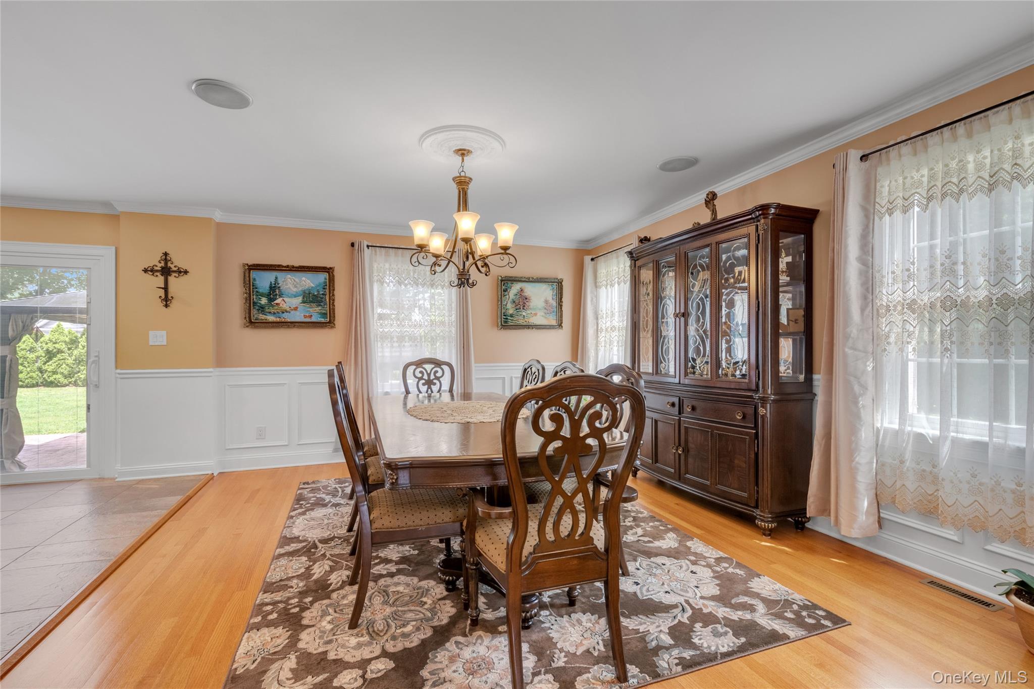 #5 photo, 10 Field Avenue, Hicksville , NY 11801