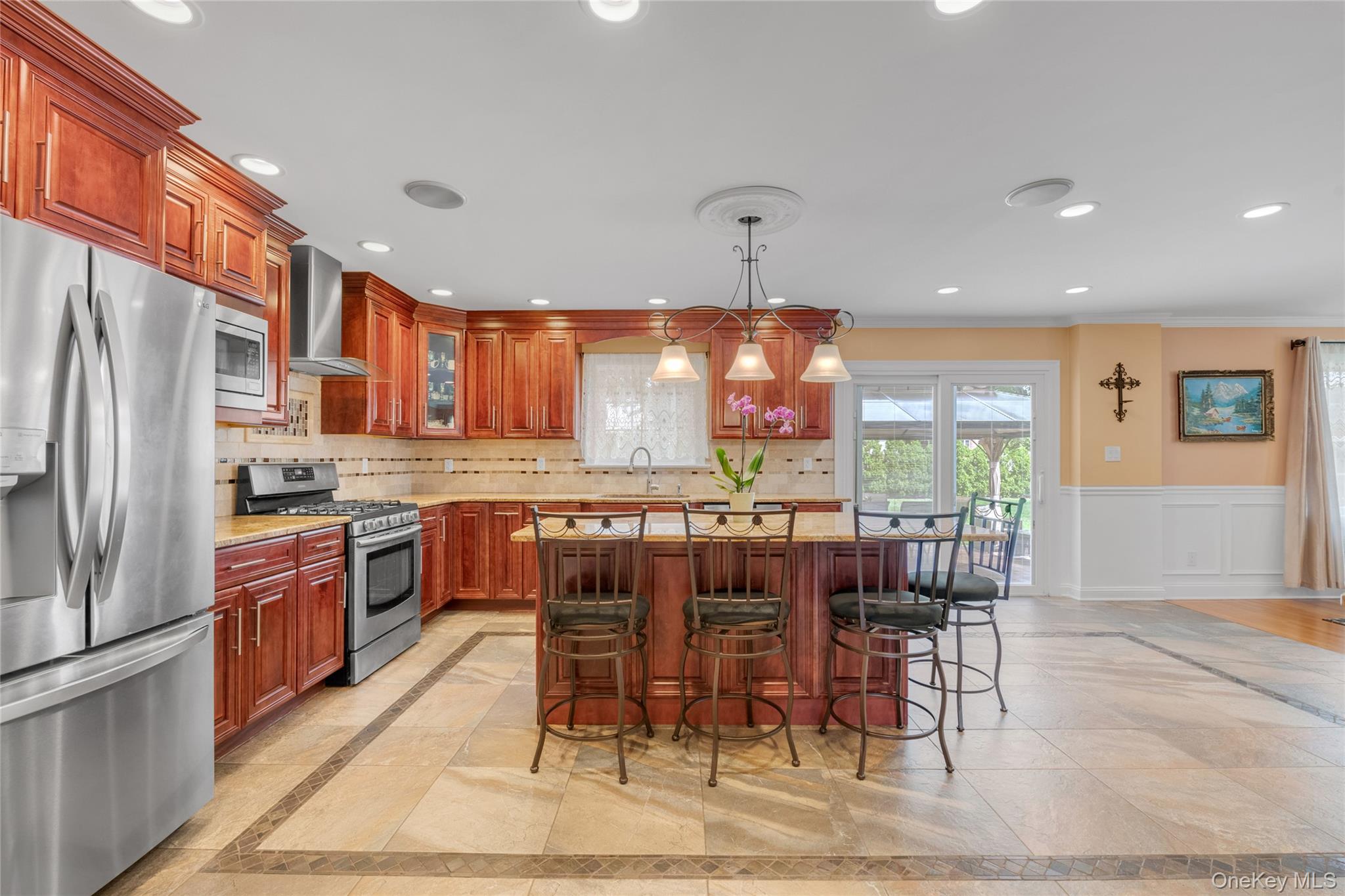 #7 photo, 10 Field Avenue, Hicksville , NY 11801