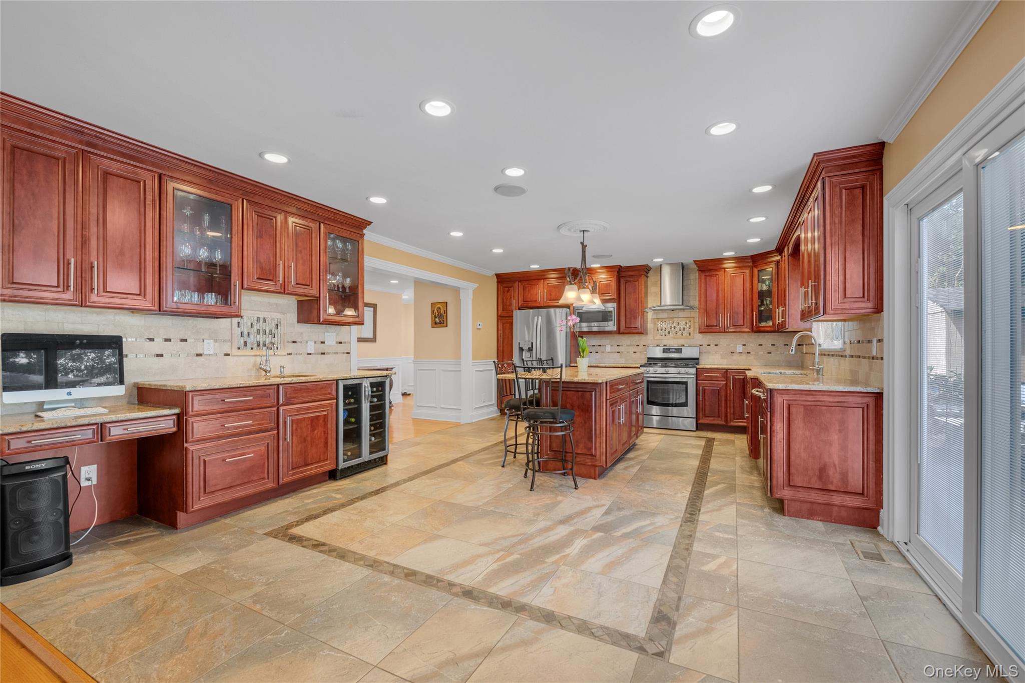 #8 photo, 10 Field Avenue, Hicksville , NY 11801