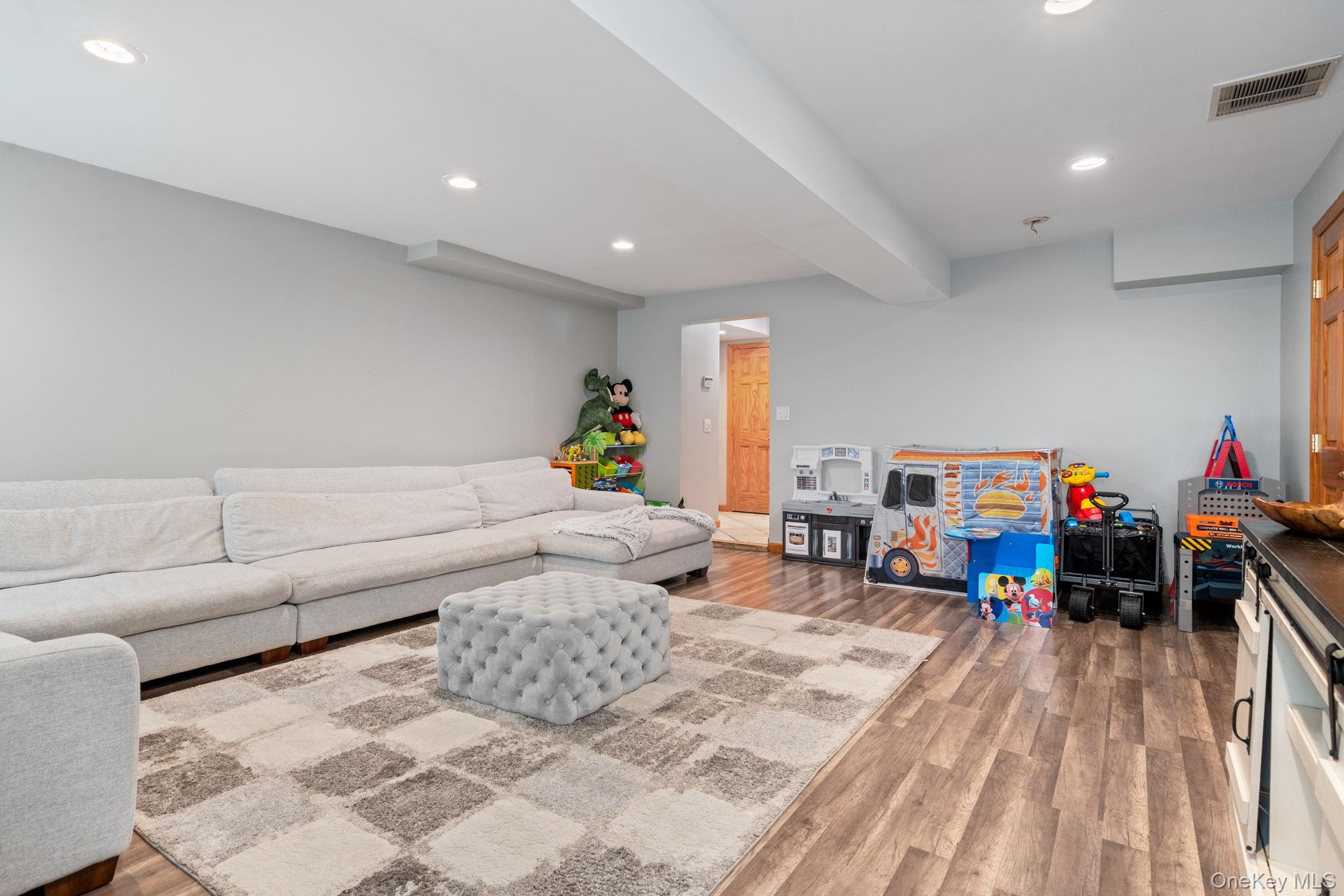 #12 photo, 10 Basswood Place, Melville , NY 11747