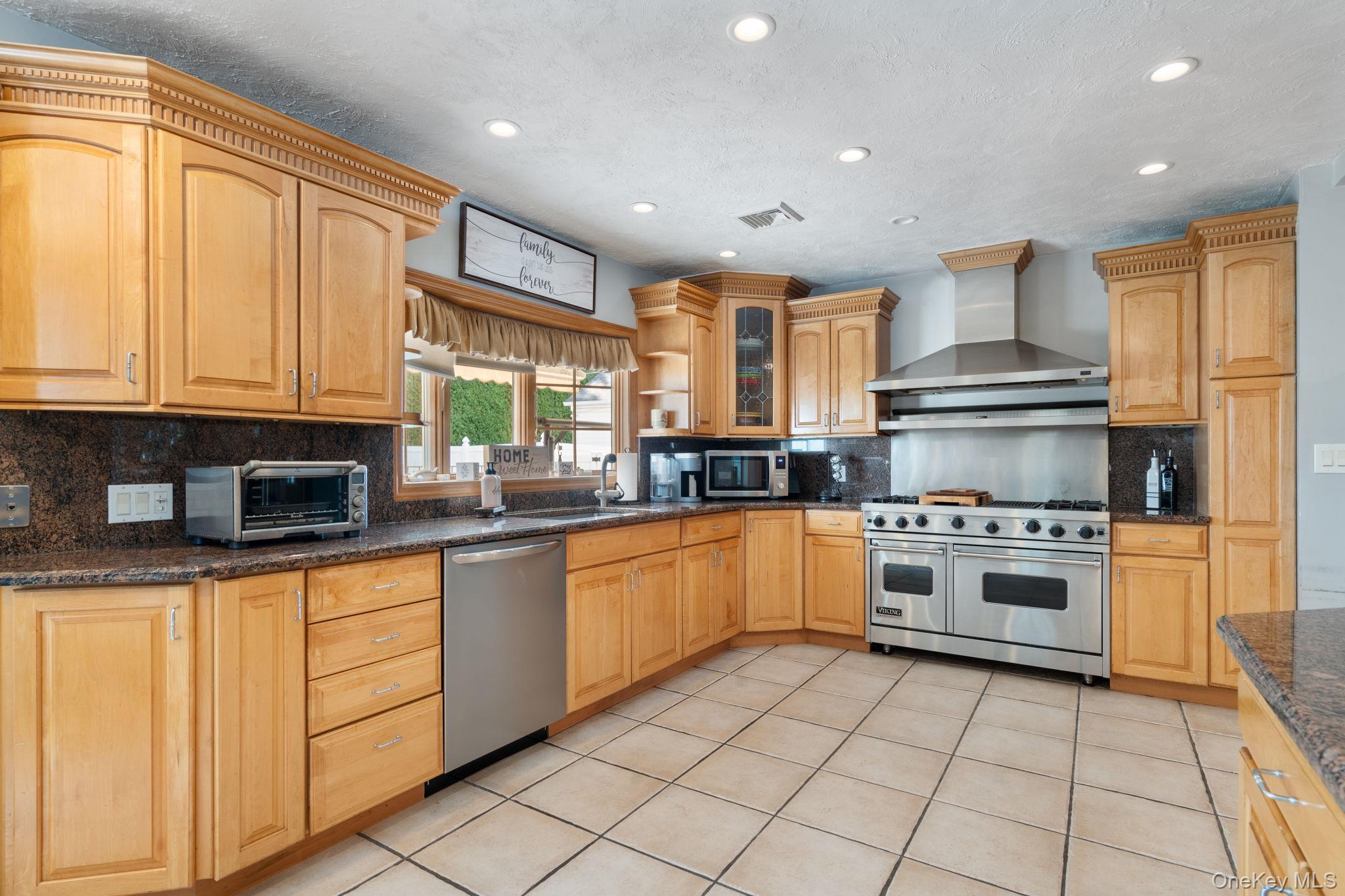 #6 photo, 10 Basswood Place, Melville , NY 11747