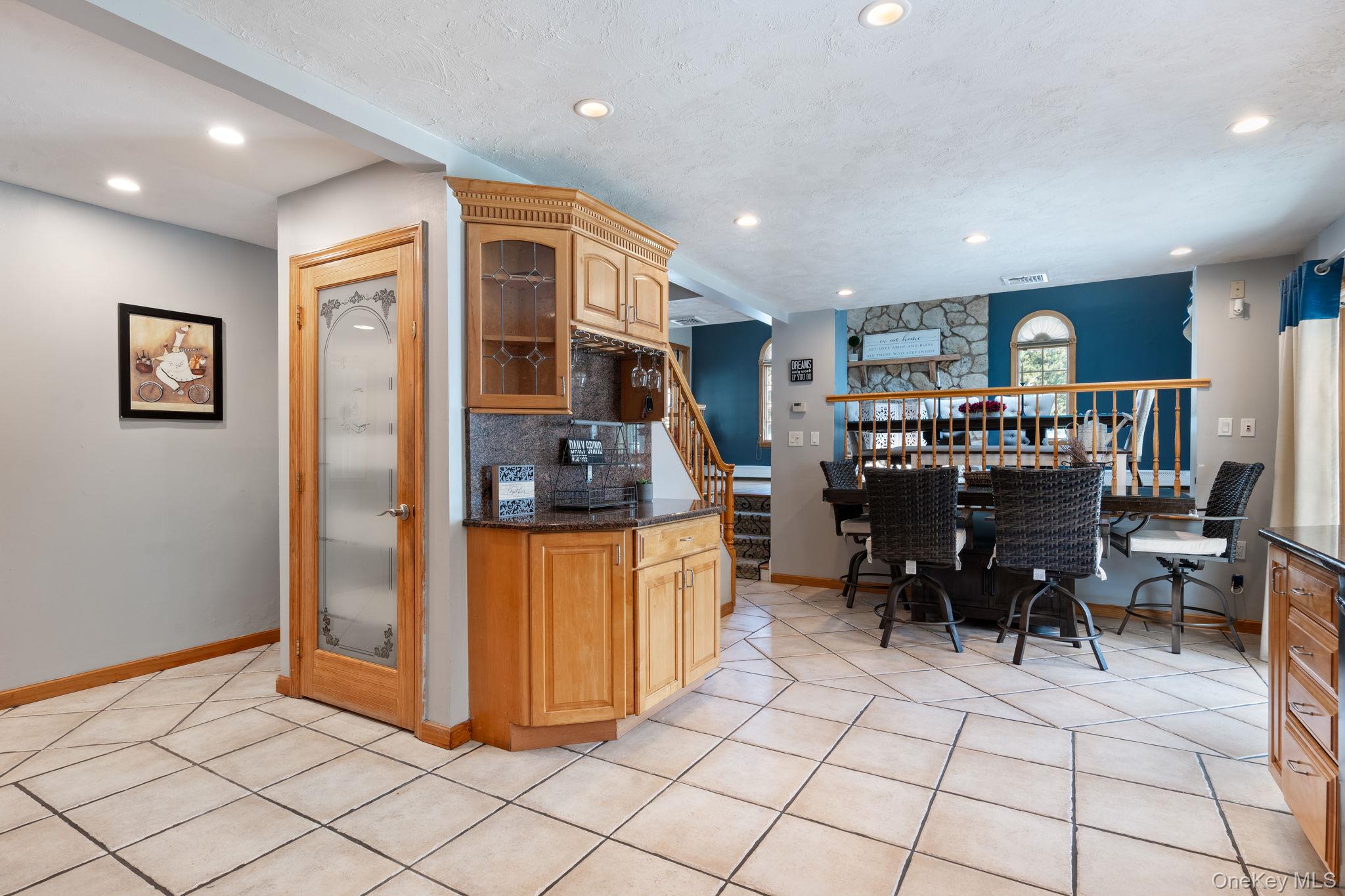 #7 photo, 10 Basswood Place, Melville , NY 11747