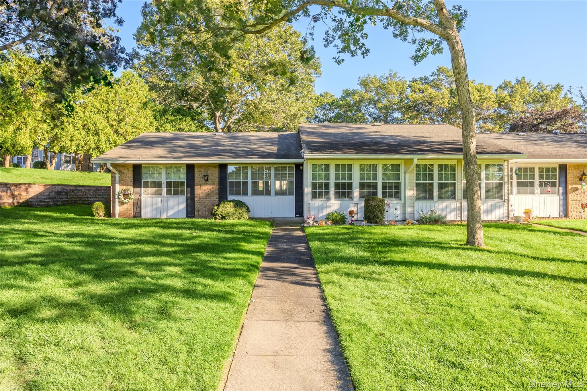 #1 photo, 399 Woodbridge Drive, सफ़ोक काउंटी Ridge , NY 11961