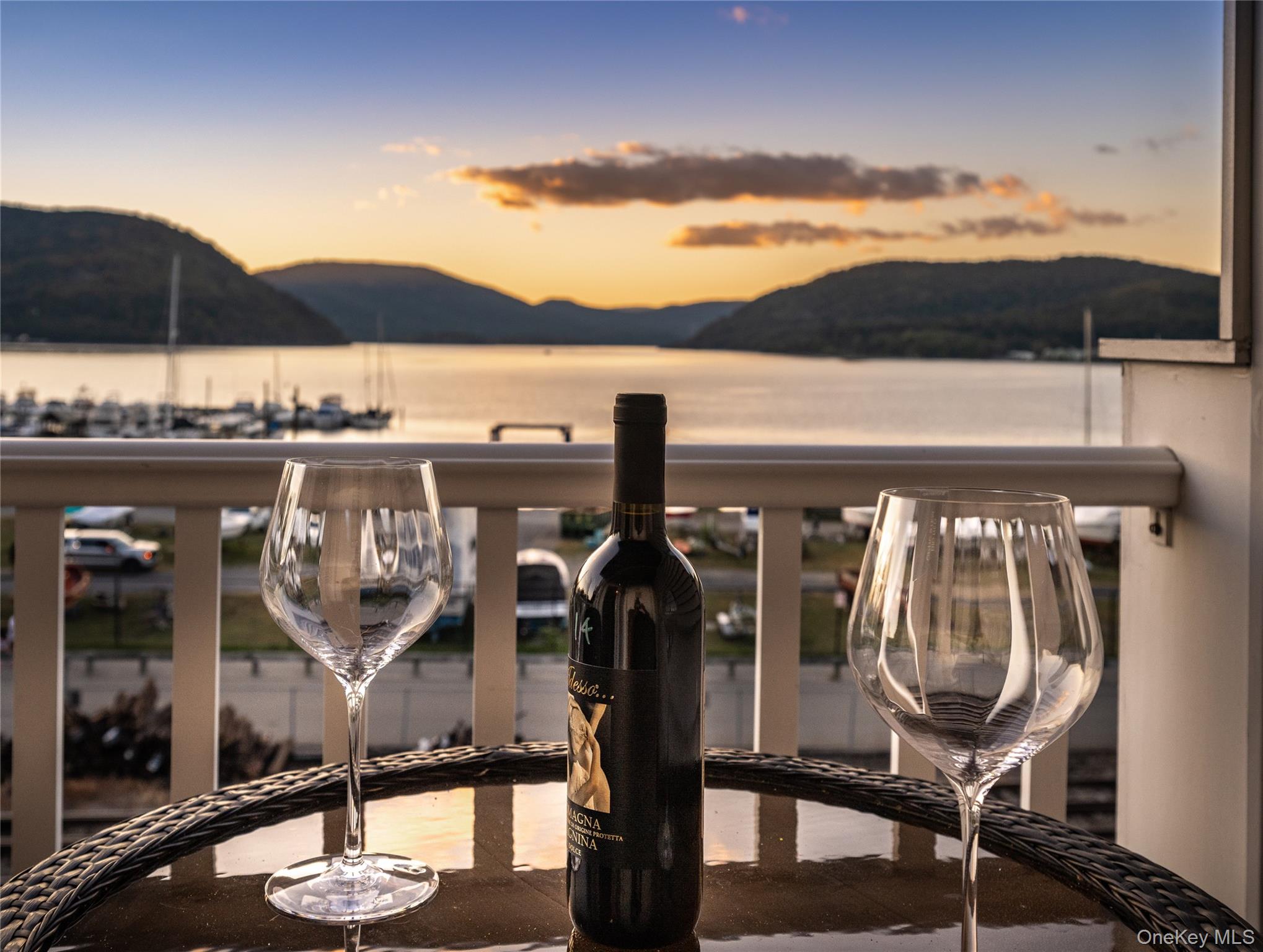 #1 photo, 214 Waterside Close, 纽约州 Peekskill , NY 10566