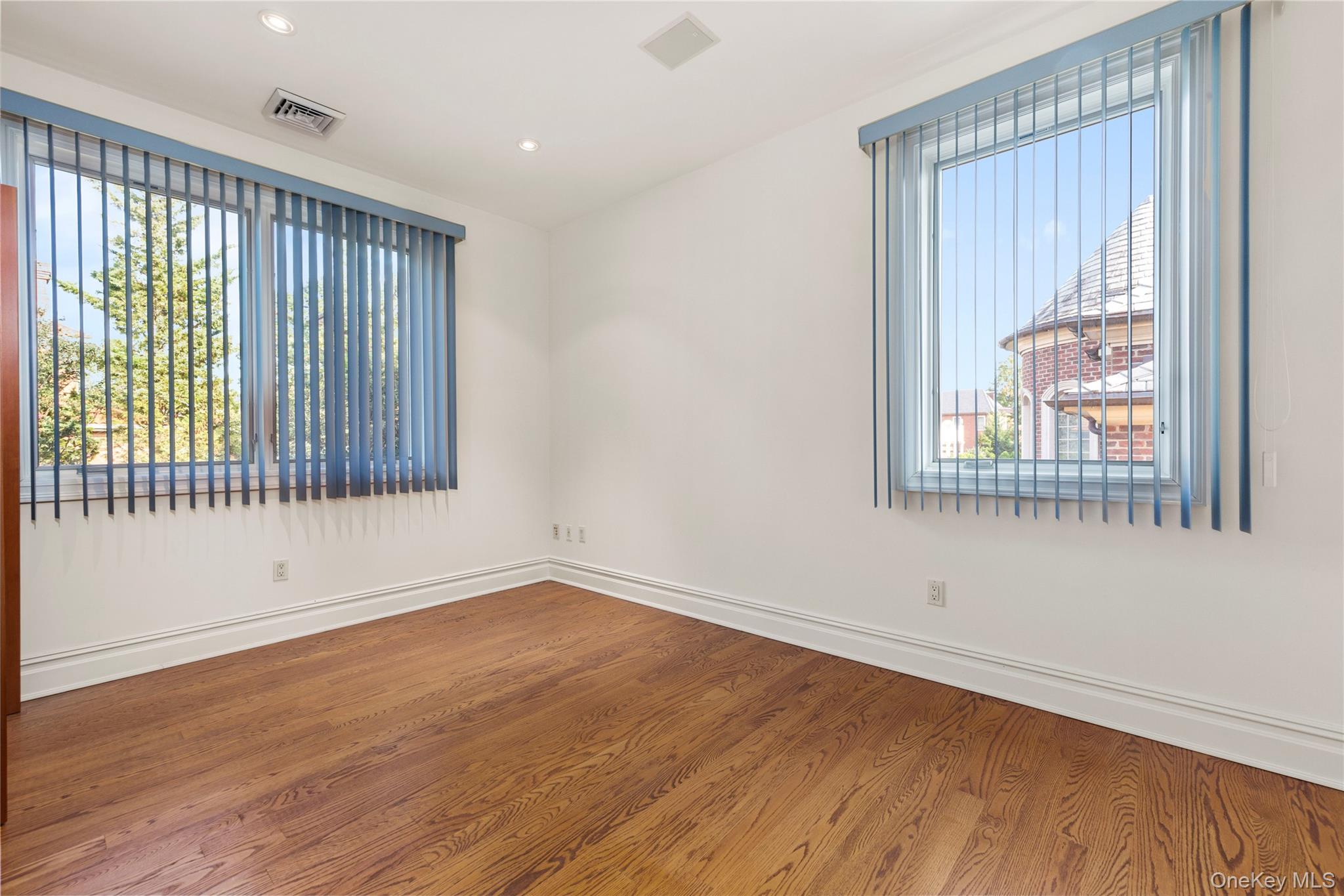 #17 photo, 104 Malba Drive, クイーンズ区 Malba , NY 11357