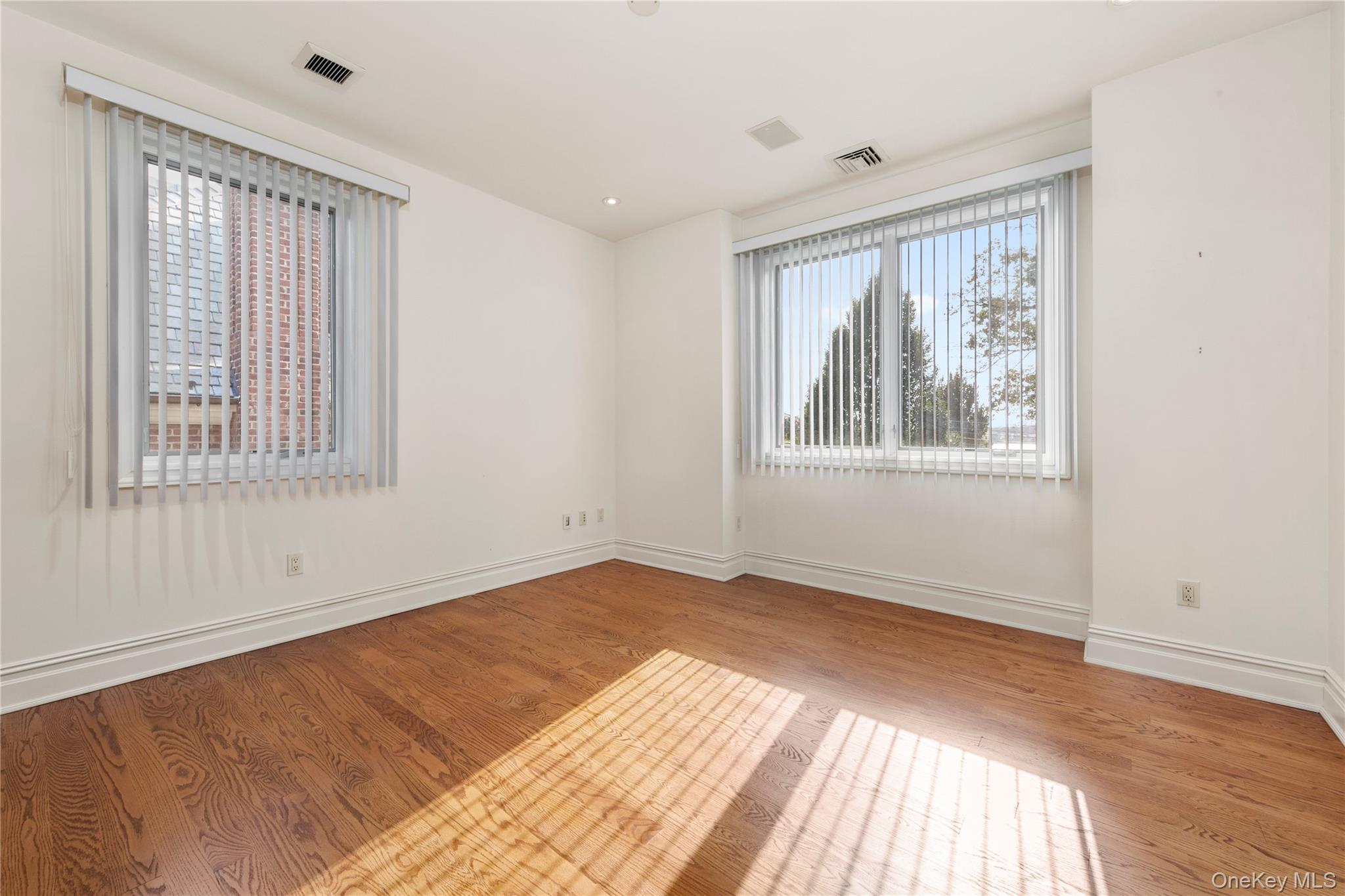 #18 photo, 104 Malba Drive, クイーンズ区 Malba , NY 11357