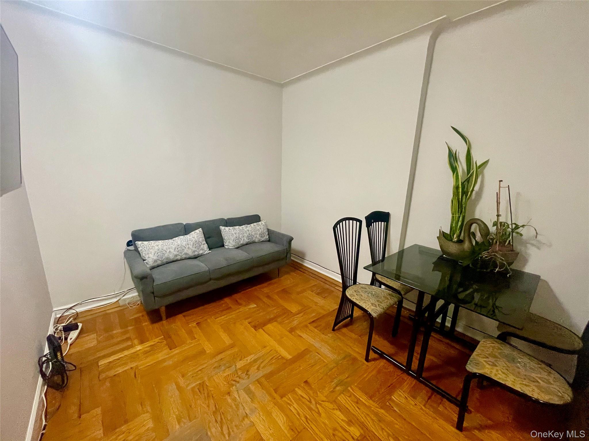 #12 photo, 6264 Saunders Street, クイーンズ区 Rego Park , NY 11374