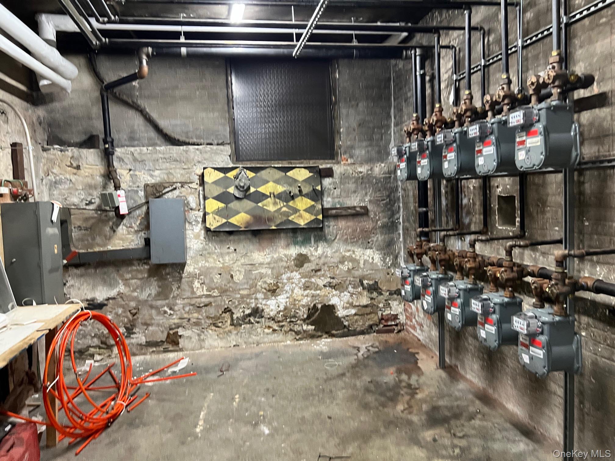 #5 photo, 2328 University Avenue, Bronx , NY 10468