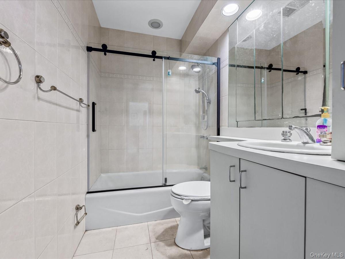 #13 photo, 268 Fairfield Avenue, Carle Place , NY 11514