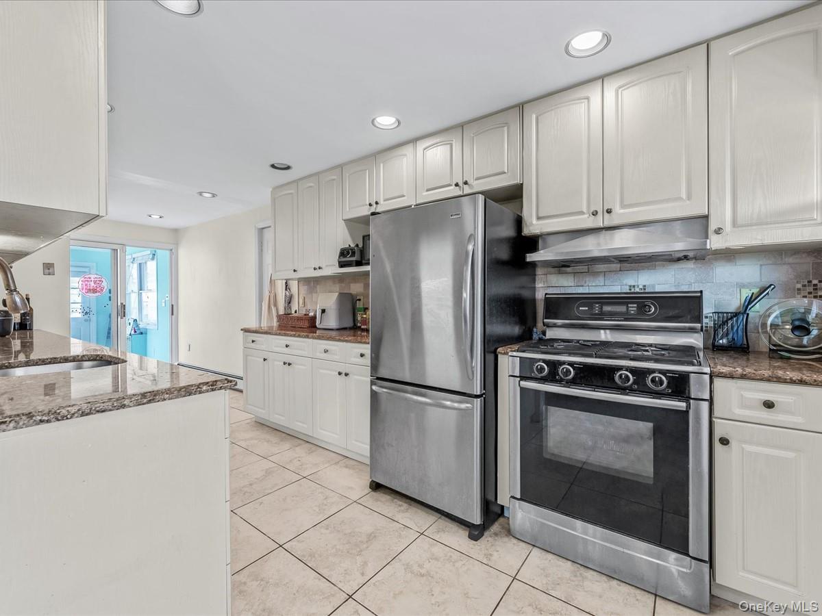 #7 photo, 268 Fairfield Avenue, Carle Place , NY 11514