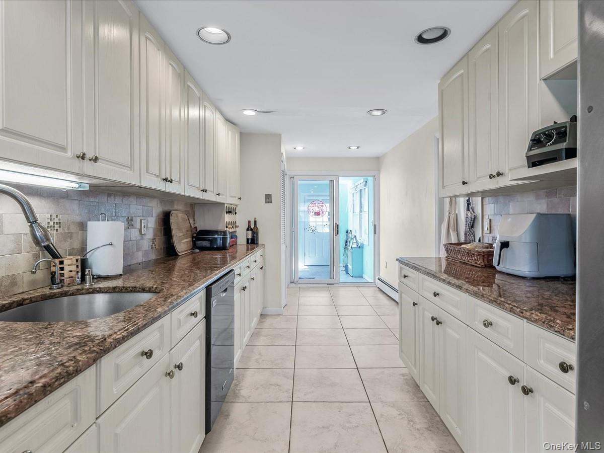 #8 photo, 268 Fairfield Avenue, Carle Place , NY 11514