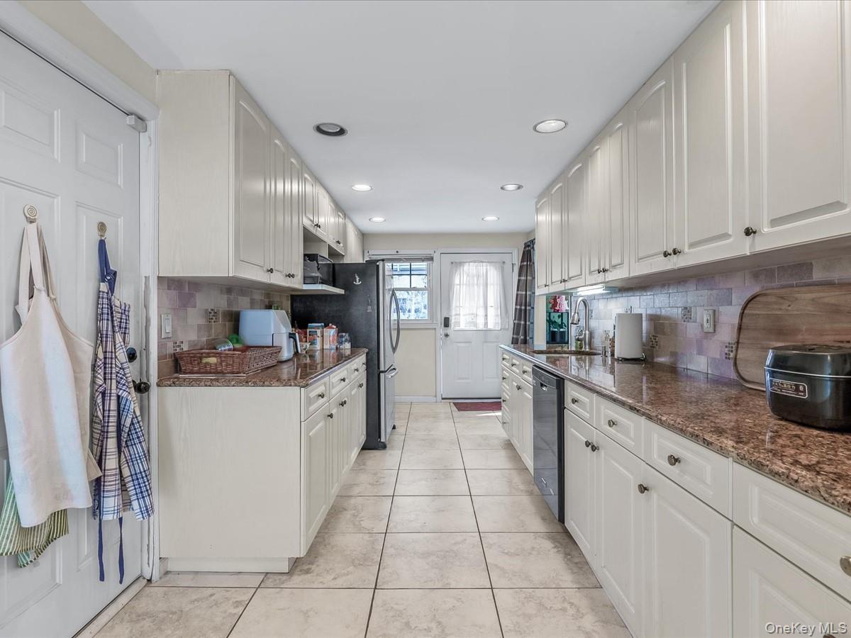 #9 photo, 268 Fairfield Avenue, Carle Place , NY 11514