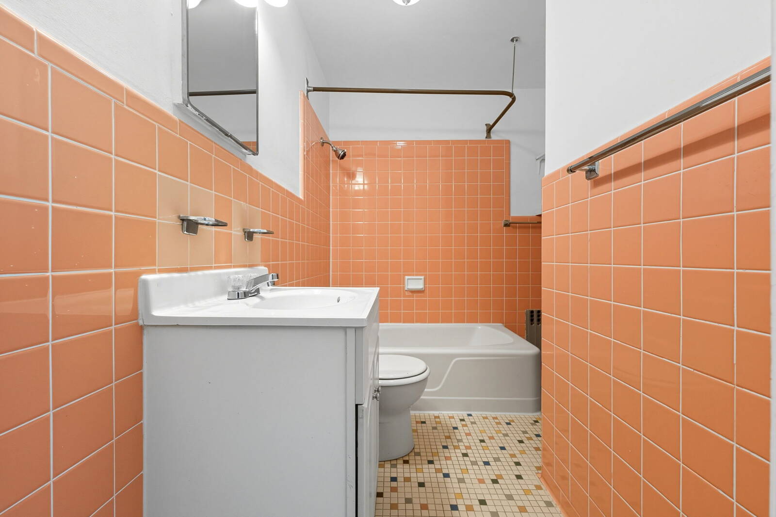 #13 photo, 165 Park Avenue, #2nd floor, Mount Vernon , NY 10550