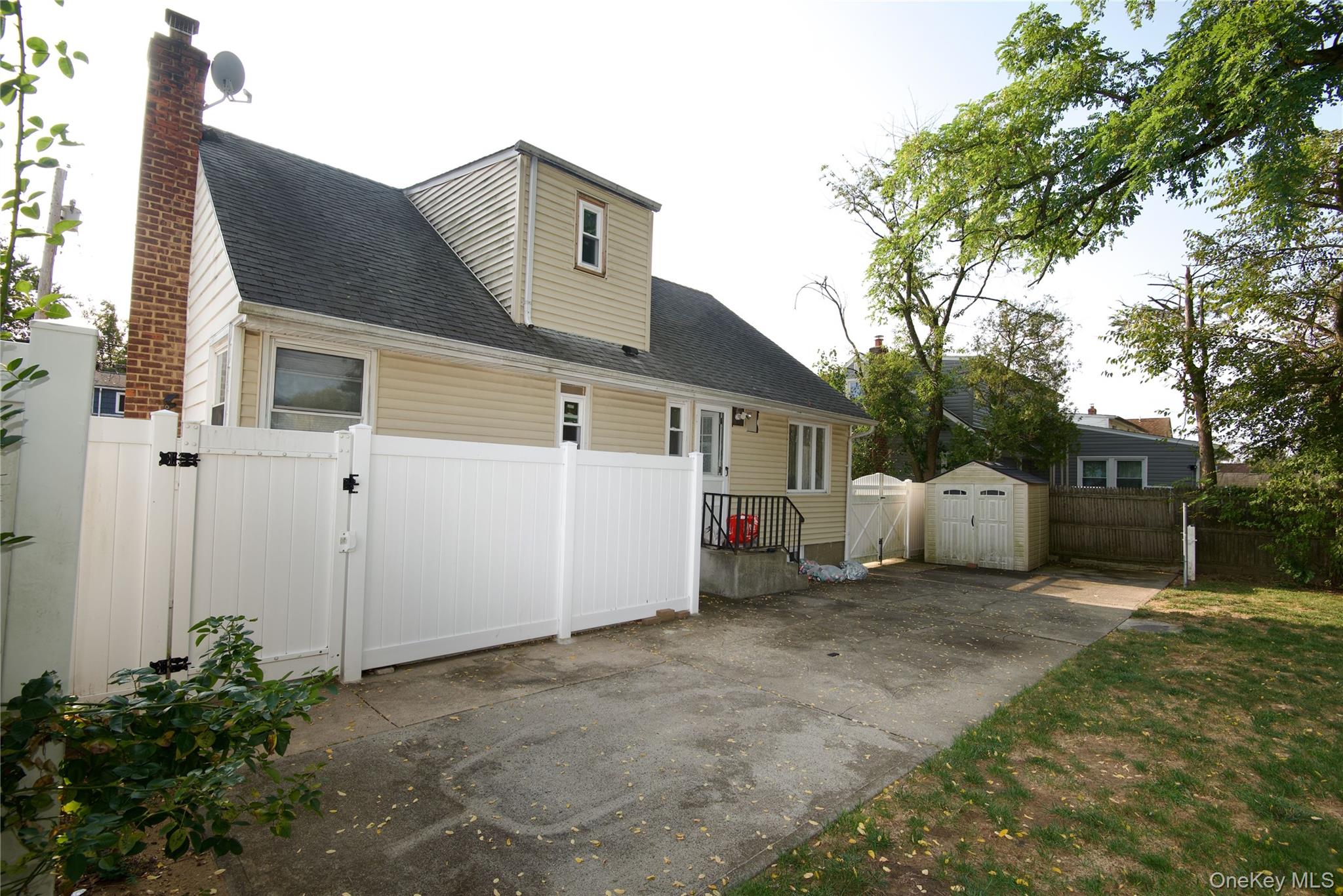 #16 photo, 642 Dorothea Lane, Elmont , NY 11003