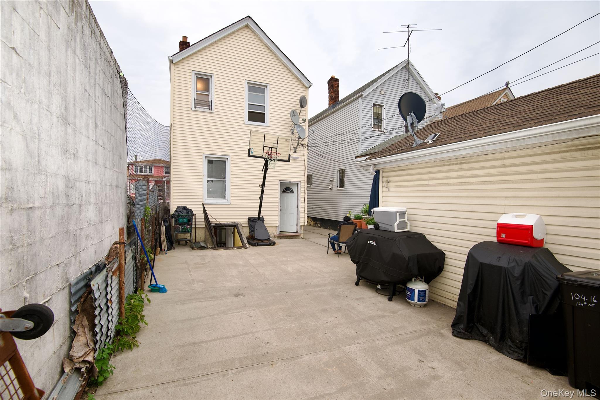 #6 photo, 10416 124th Street, कुईंस Richmond Hill , NY 11419