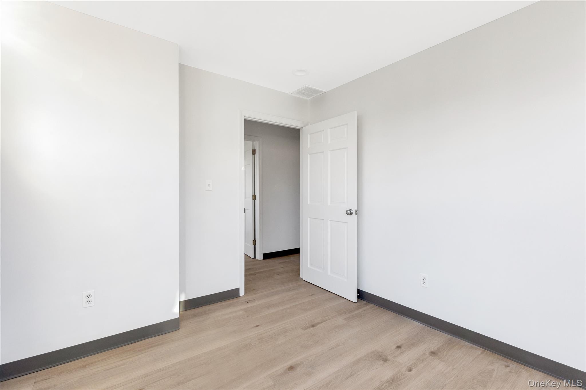 #11 photo, 152 N Main Street, Huntington , NY 11743