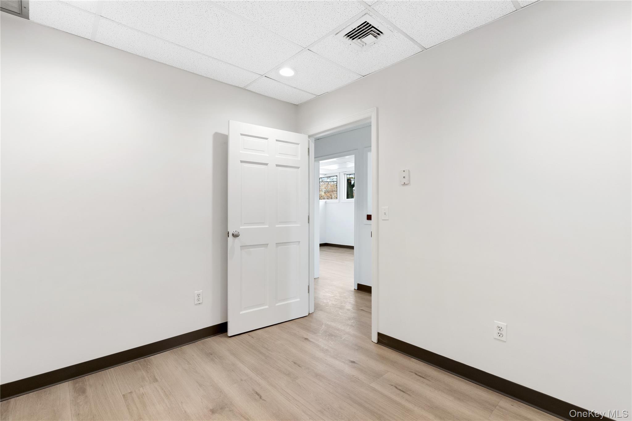 #12 photo, 152 N Main Street, Huntington , NY 11743