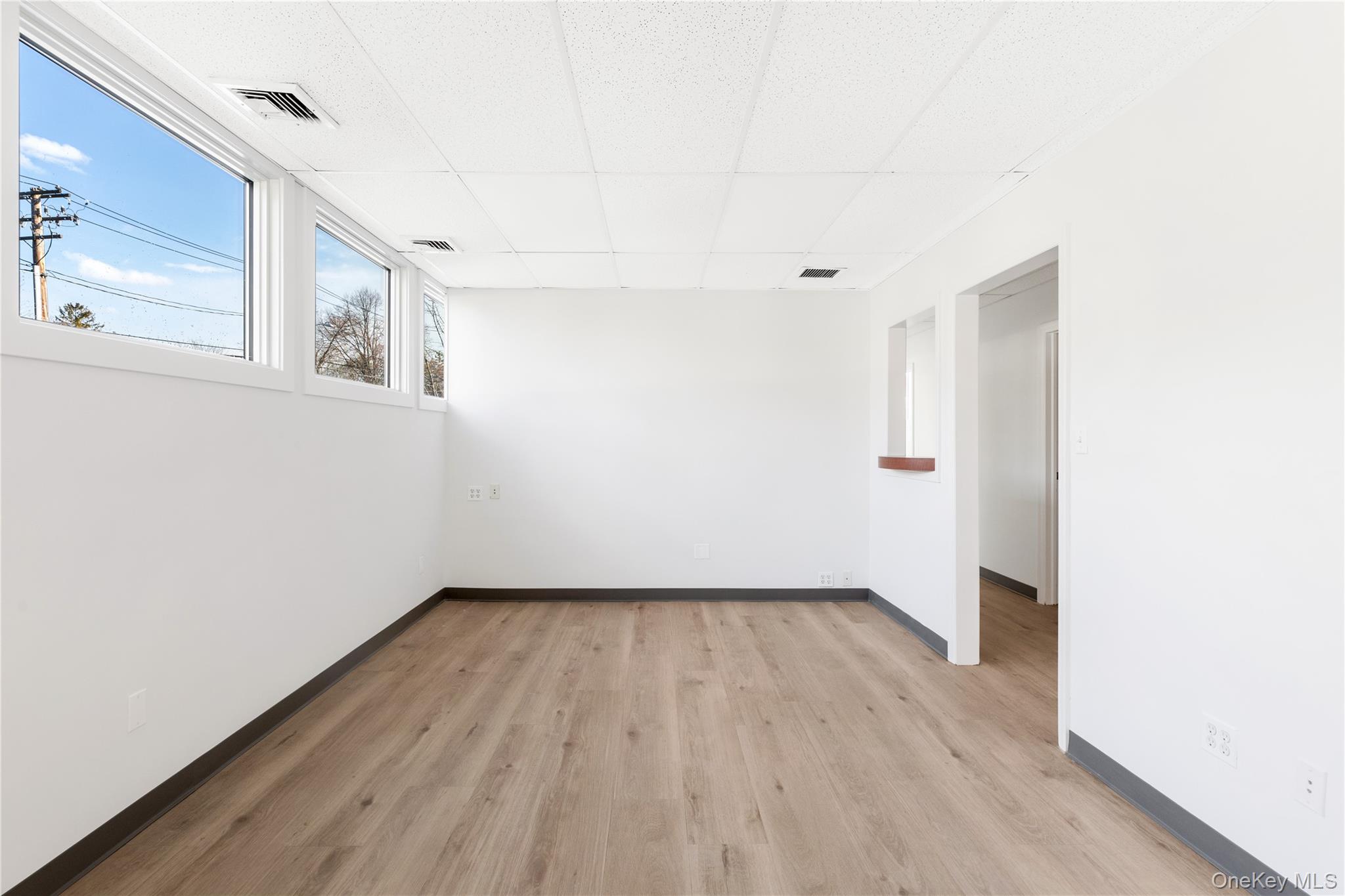 #5 photo, 152 N Main Street, Huntington , NY 11743