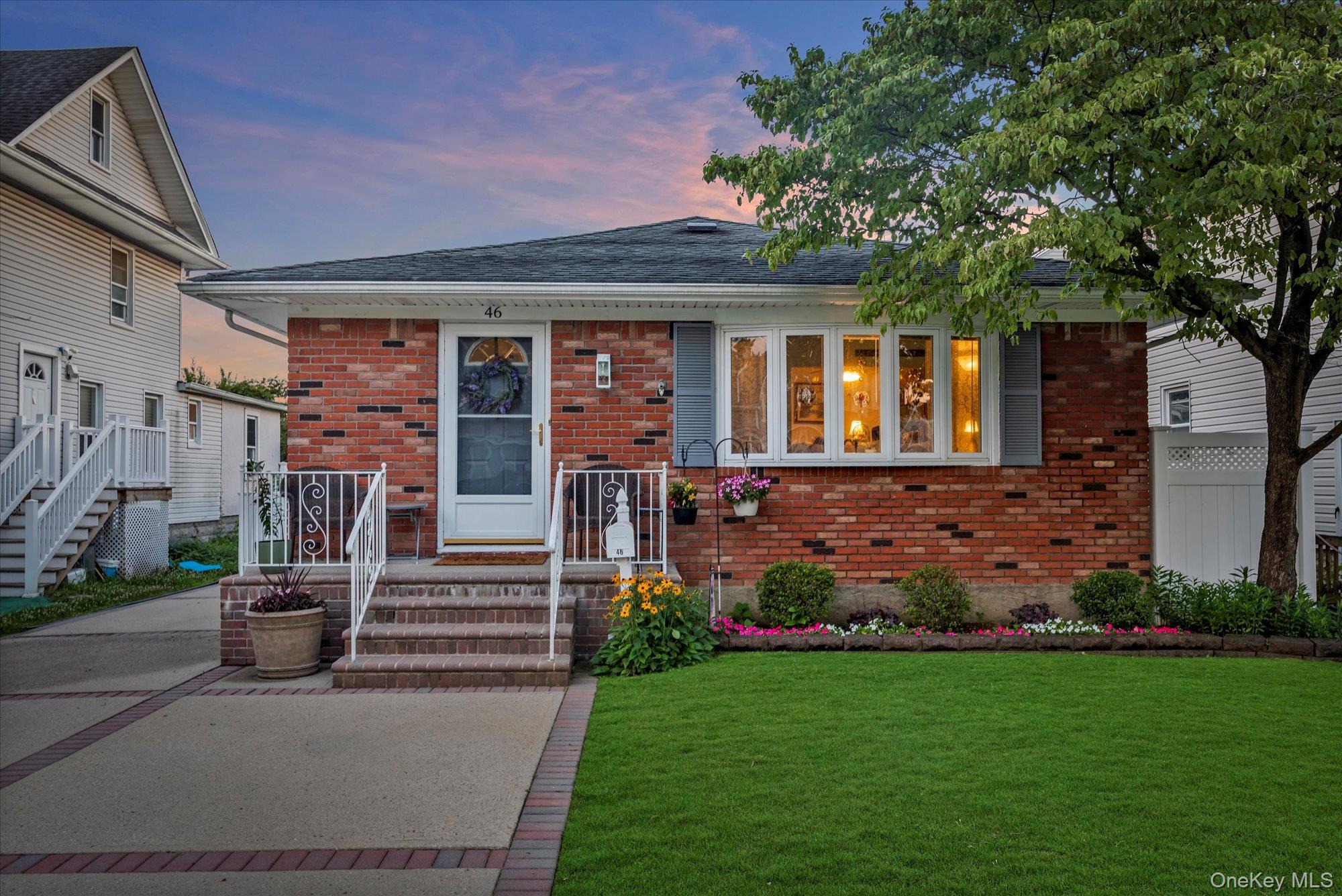 #1 photo, 46 Forest Avenue, नासाउ काउंटी Valley Stream , NY 11581