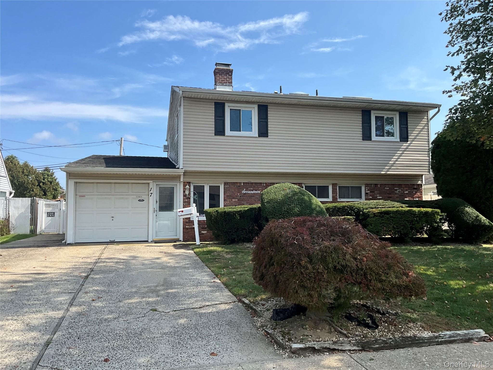 #1 photo, 17 Rural Lane, नासाउ काउंटी Levittown , NY 11756