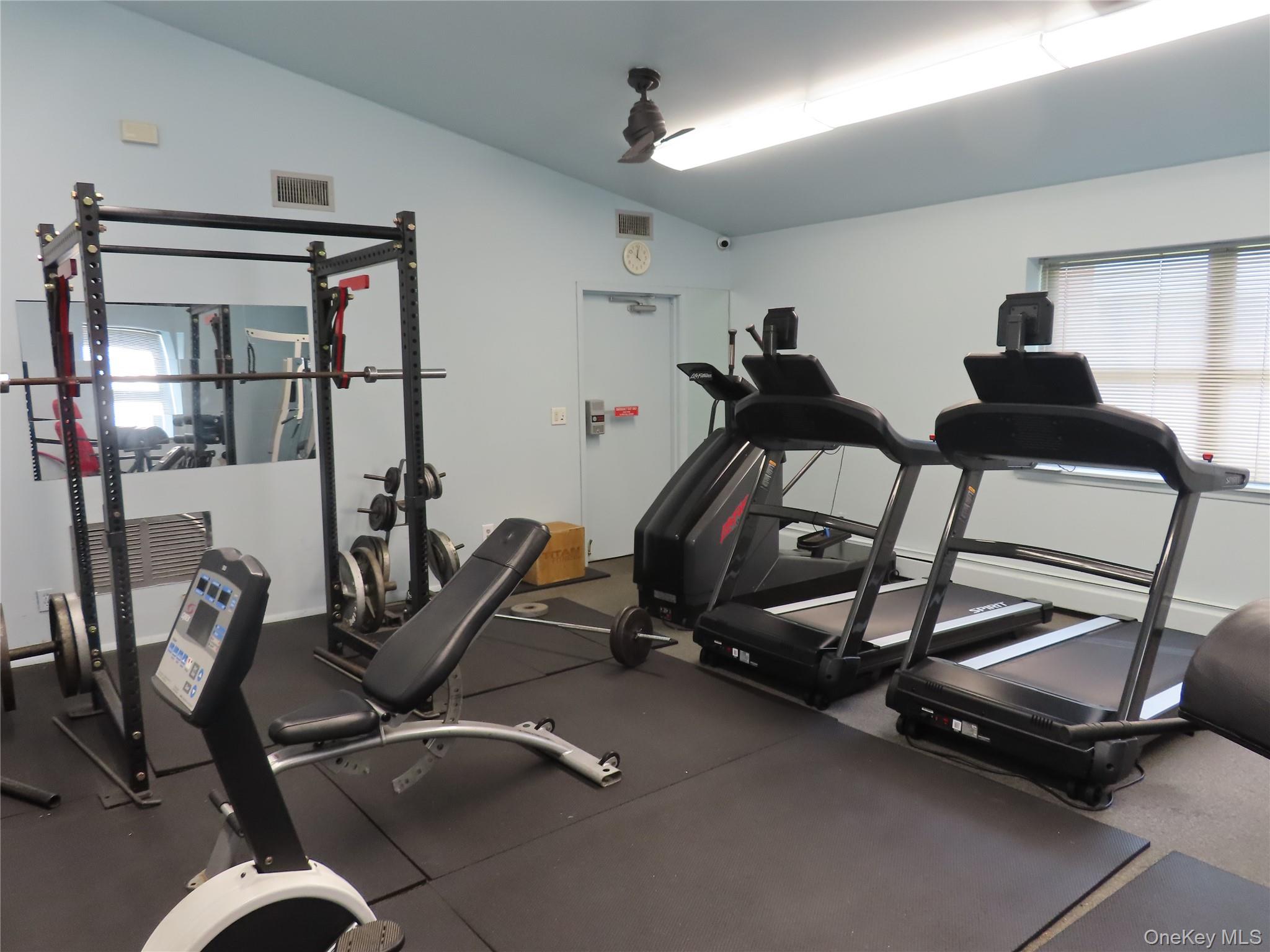 #13 photo, 2449 (B) #16 A Union Boulevard, サフォーク郡 Islip , NY 11751