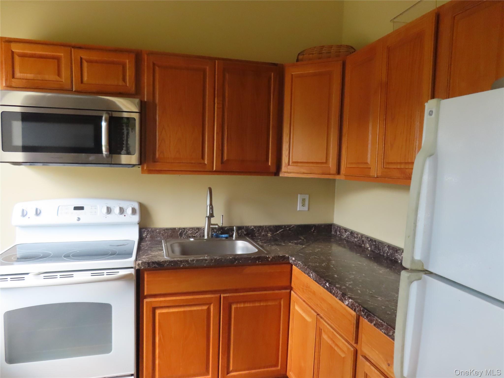 #14 photo, 2449 (B) #16 A Union Boulevard, サフォーク郡 Islip , NY 11751