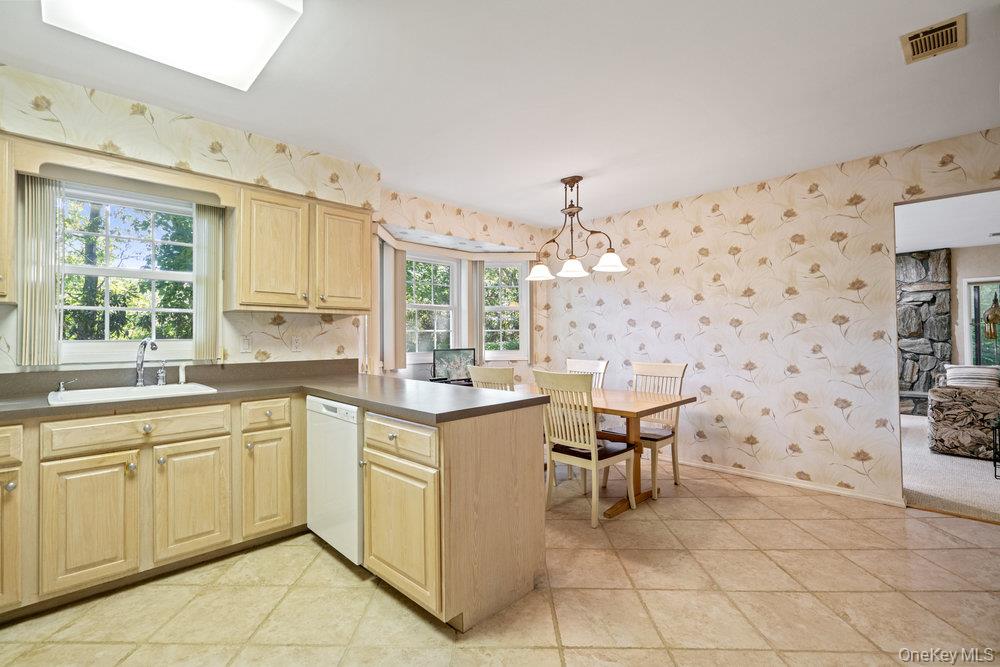 #16 photo, 10 Quincy Lane, Smithtown , NY 11787