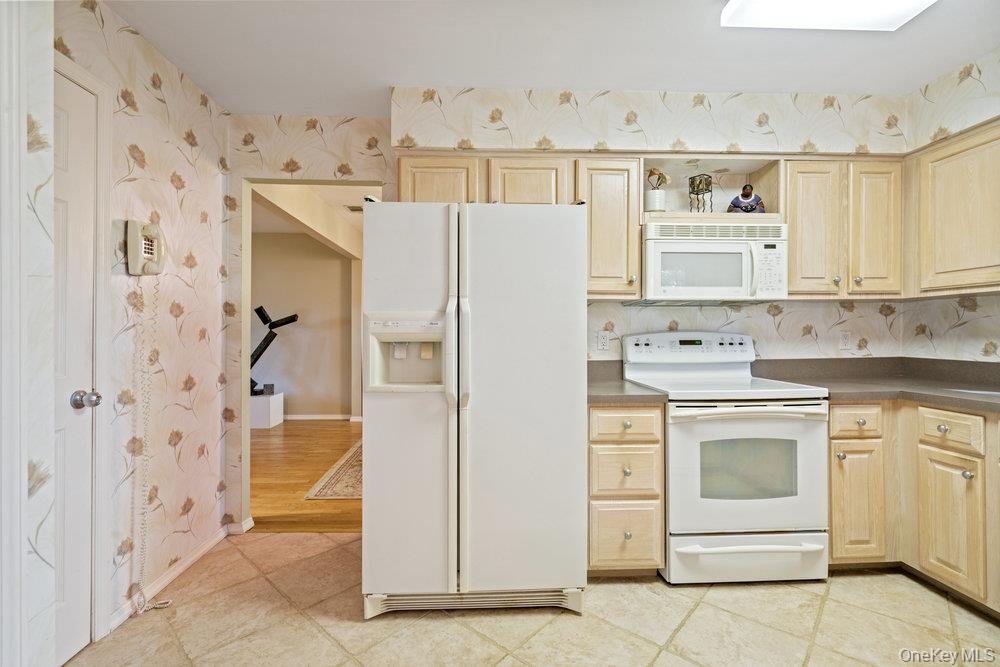 #17 photo, 10 Quincy Lane, Smithtown , NY 11787