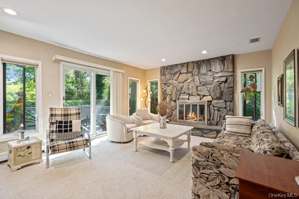 #18 photo, 10 Quincy Lane, Smithtown , NY 11787