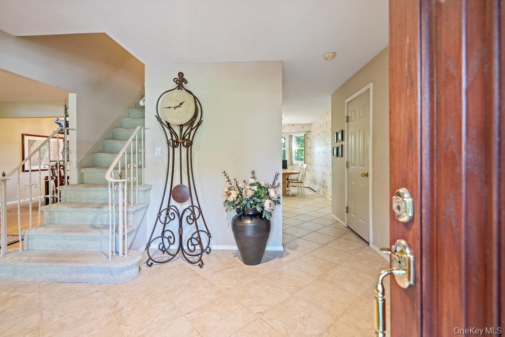 #4 photo, 10 Quincy Lane, Smithtown , NY 11787