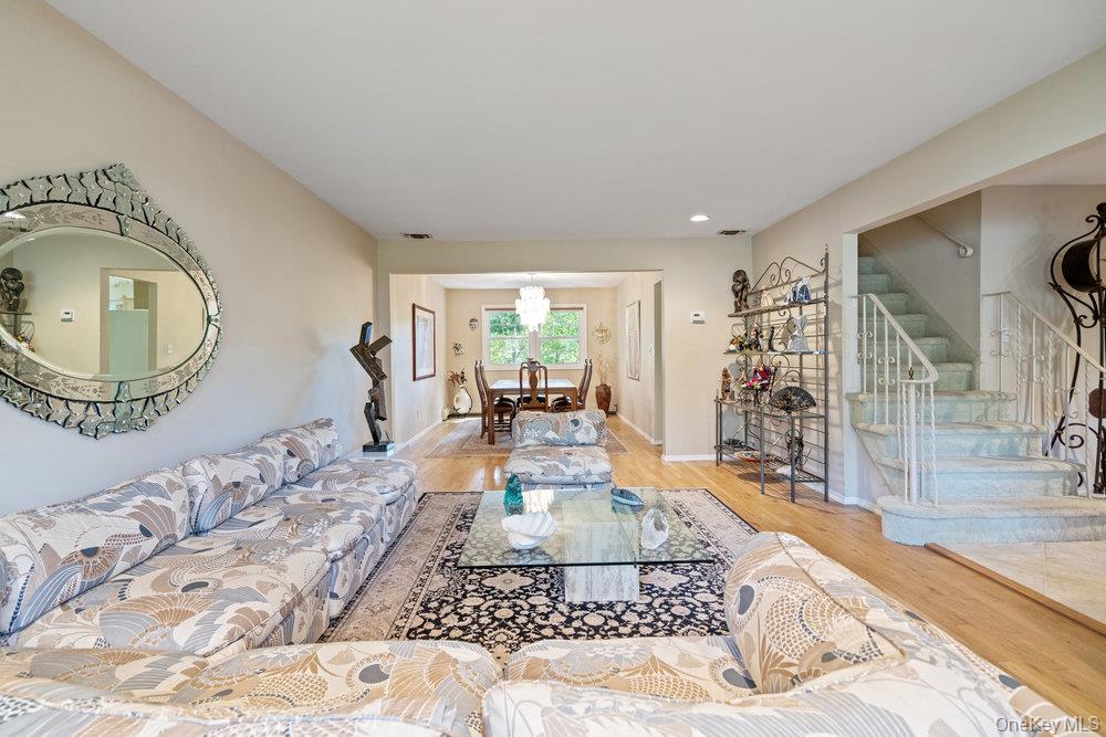 #8 photo, 10 Quincy Lane, Smithtown , NY 11787