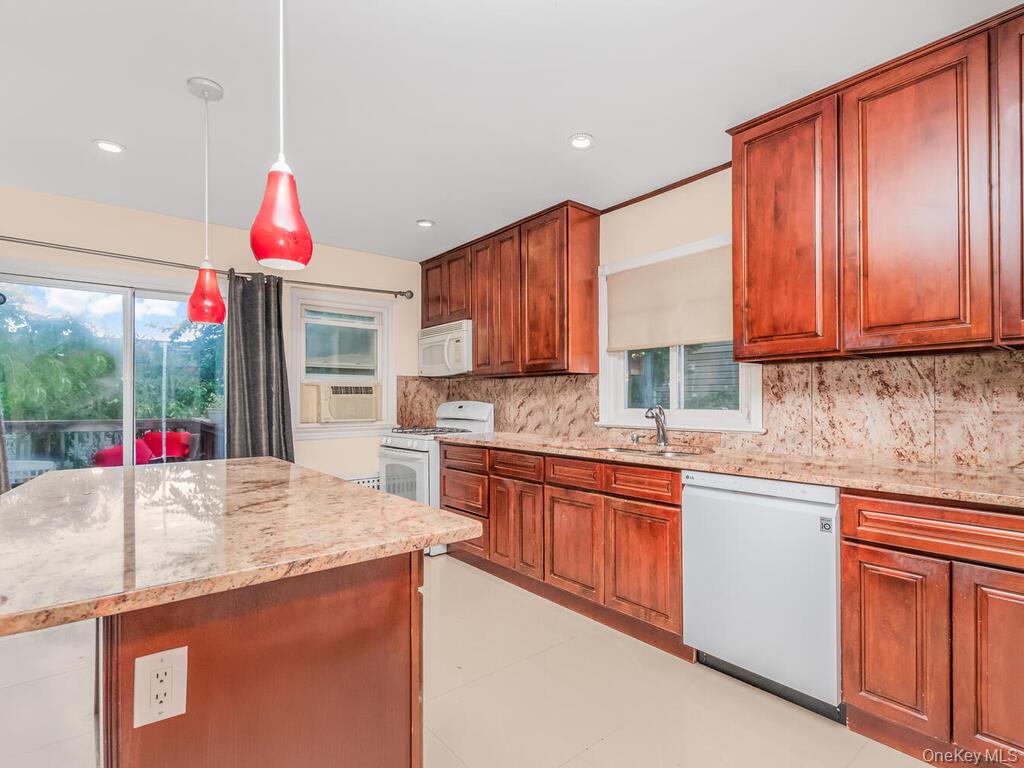 #2 photo, 2398 Centre Avenue, ナッソー郡 Bellmore , NY 11710