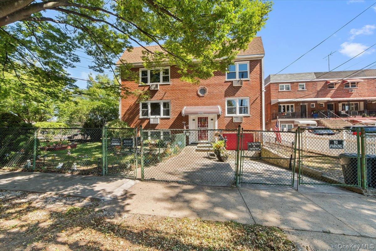 #1 photo, 3950 Throggs Neck Expressway, Bronx , NY 10465