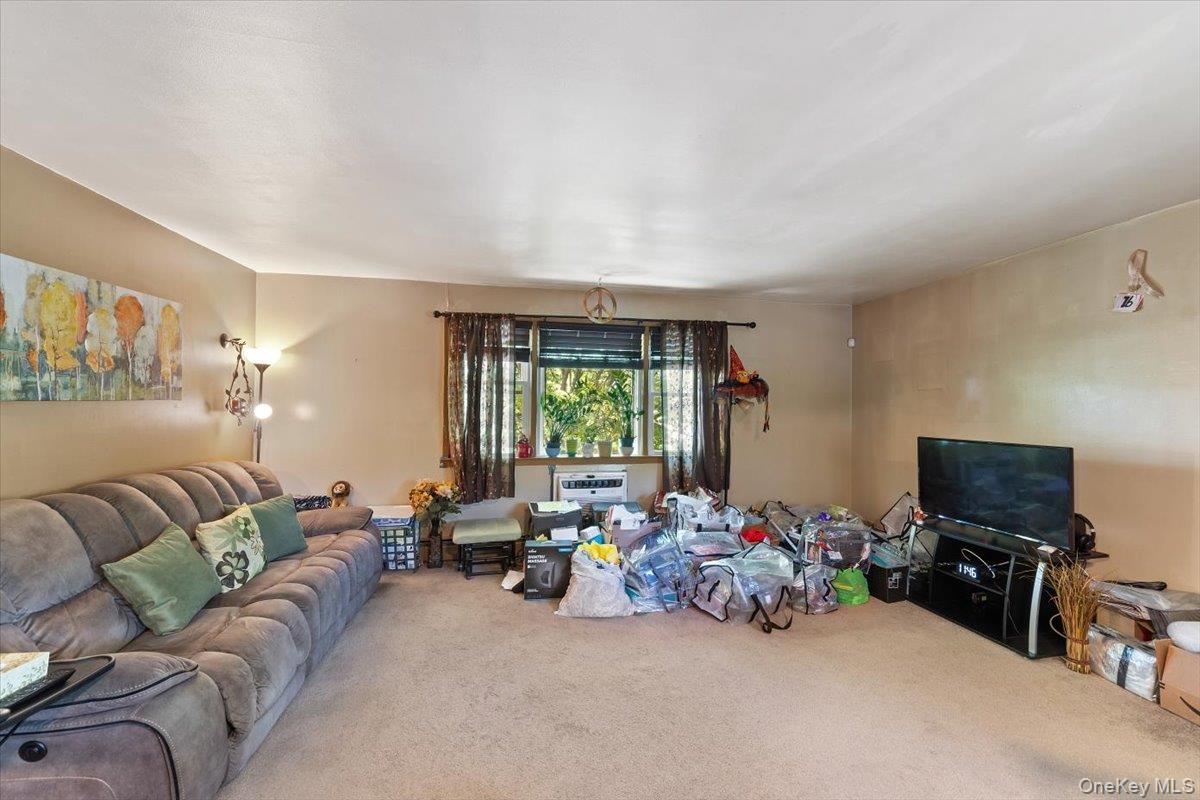 #11 photo, 3950 Throggs Neck Expressway, Bronx , NY 10465