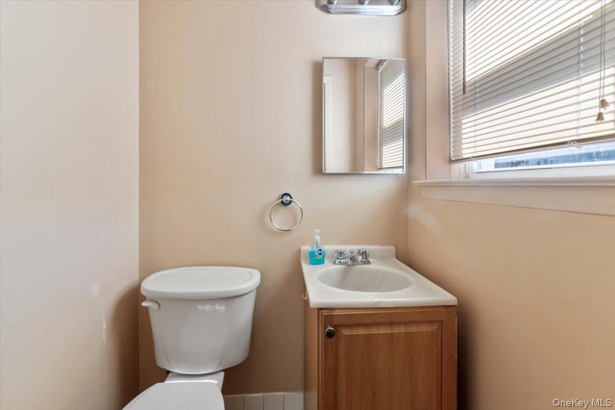 #16 photo, 3950 Throggs Neck Expressway, Bronx , NY 10465