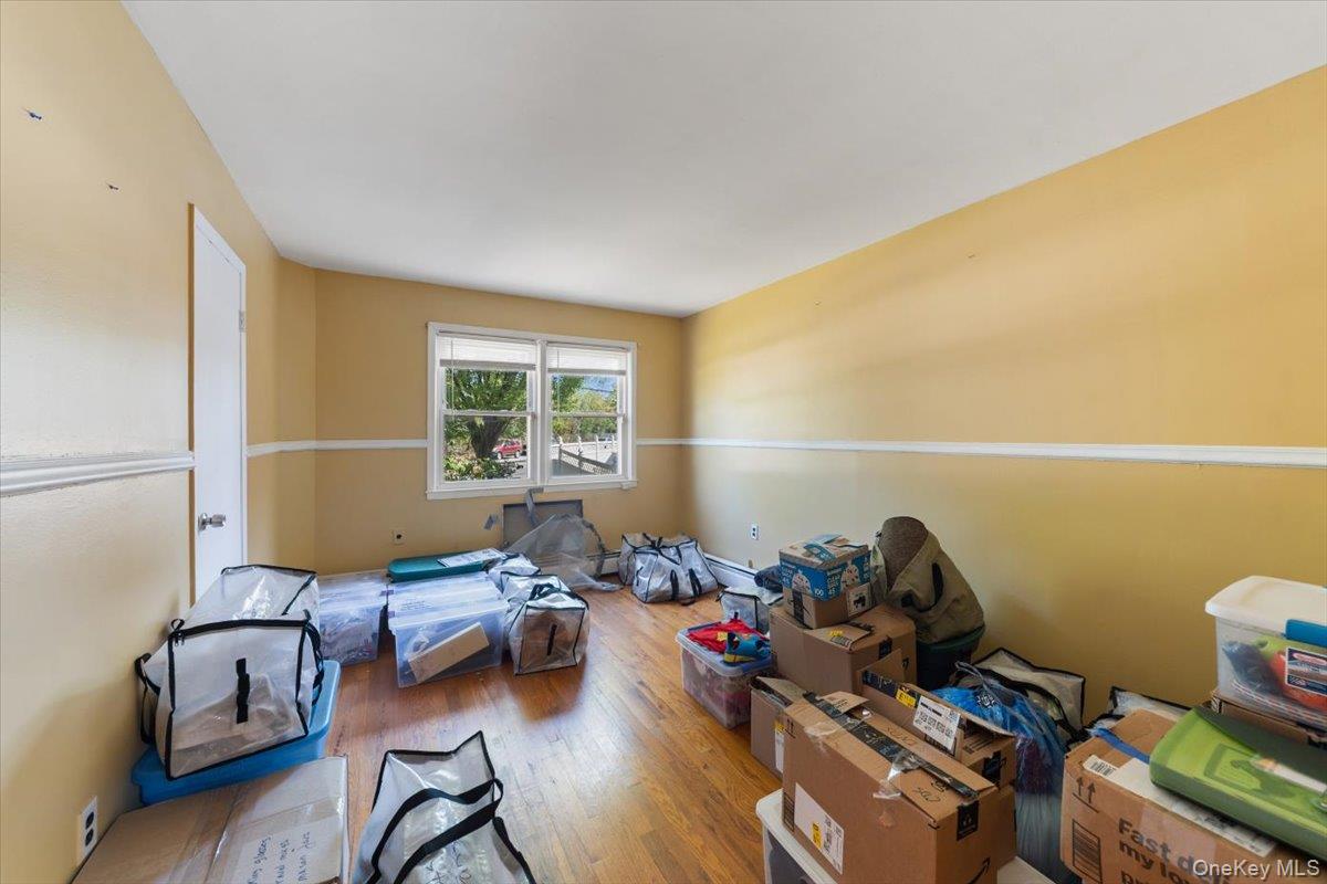 #19 photo, 3950 Throggs Neck Expressway, Bronx , NY 10465