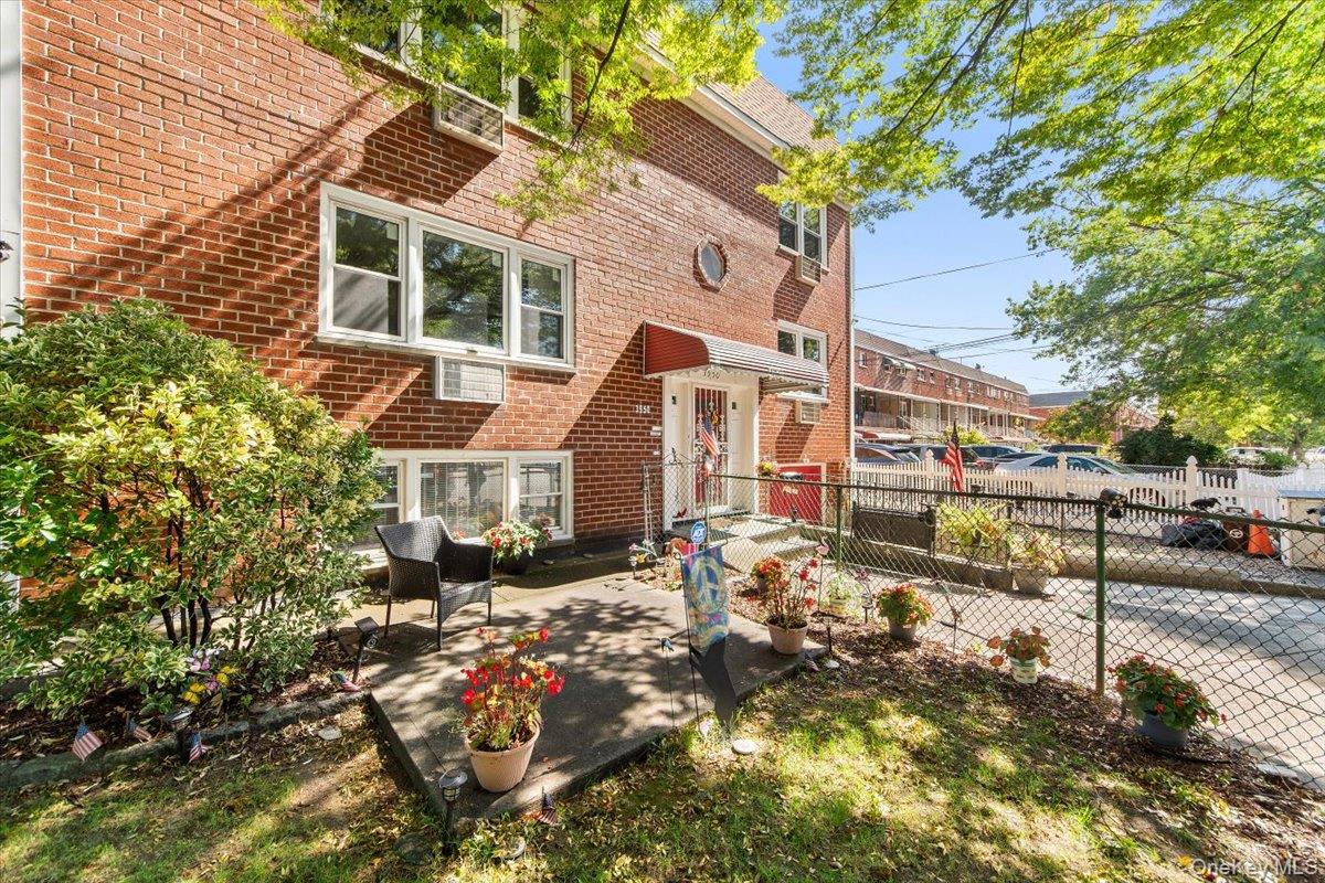 #2 photo, 3950 Throggs Neck Expressway, Bronx , NY 10465