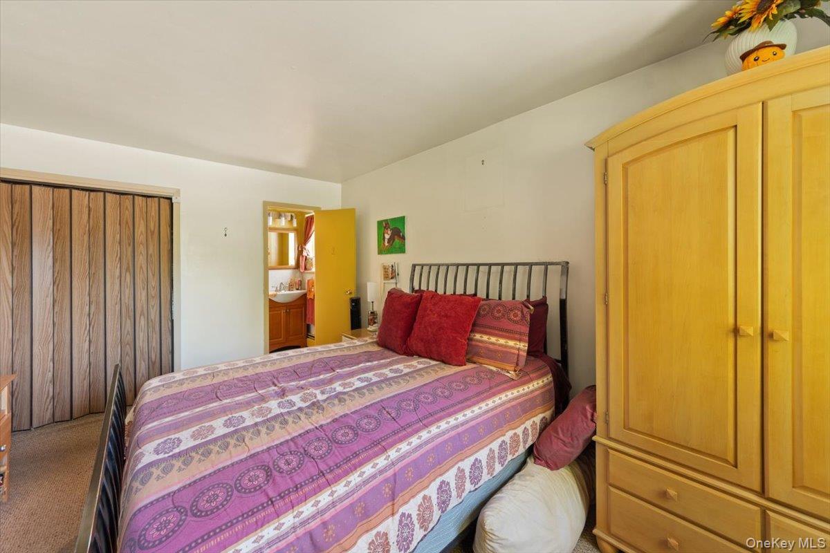 #5 photo, 3950 Throggs Neck Expressway, Bronx , NY 10465