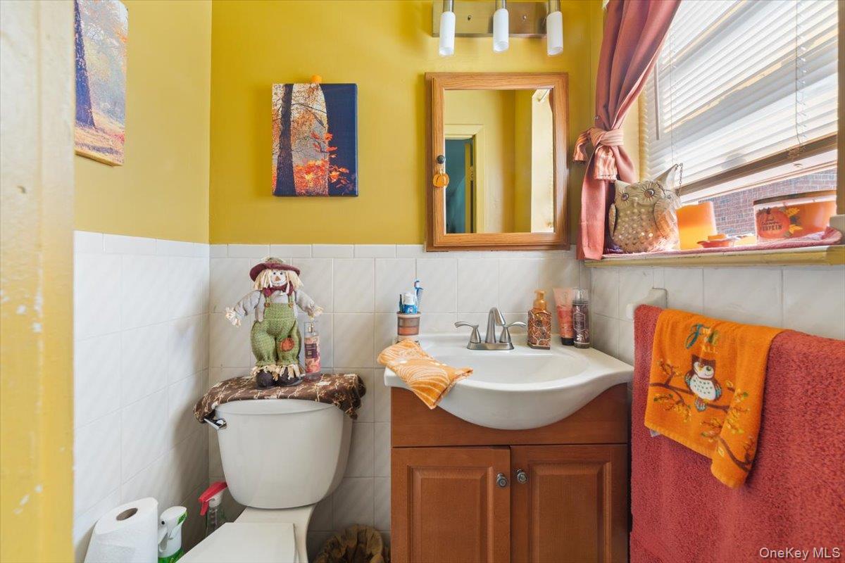 #6 photo, 3950 Throggs Neck Expressway, Bronx , NY 10465