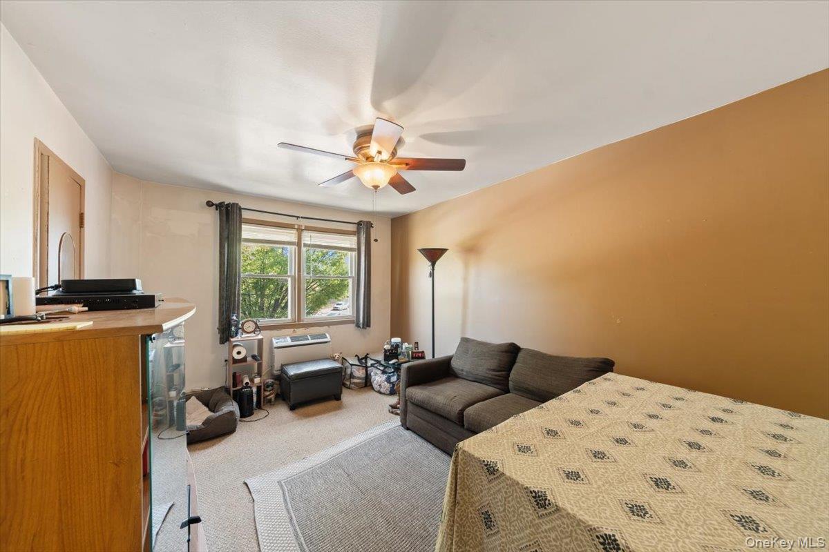 #7 photo, 3950 Throggs Neck Expressway, Bronx , NY 10465