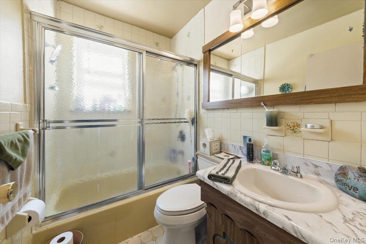 #8 photo, 3950 Throggs Neck Expressway, Bronx , NY 10465