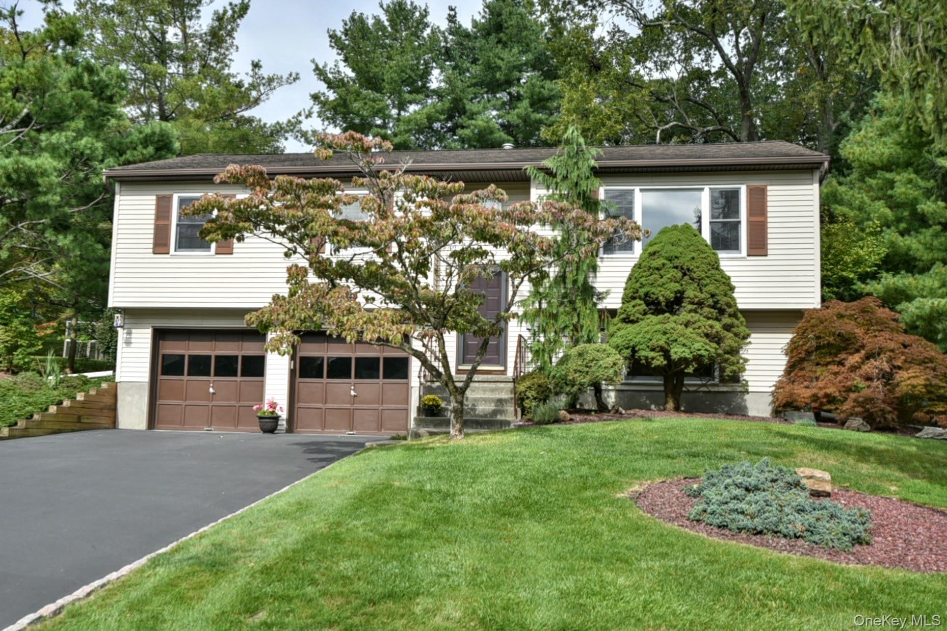 #2 photo, 4 Arlington Drive, Harriman , NY 10926