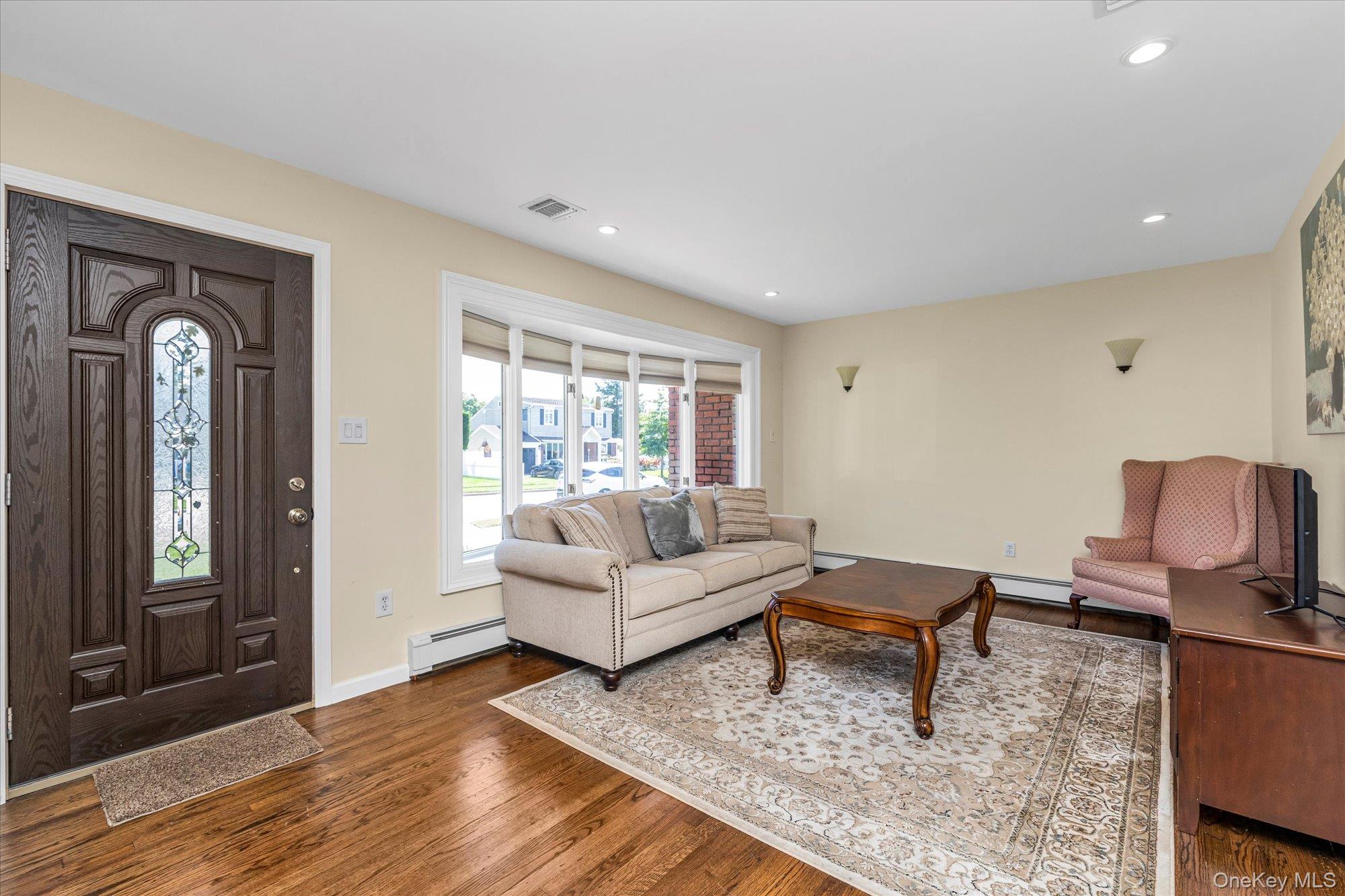 #2 photo, 332 Eastlake Avenue, Massapequa Park , NY 11762