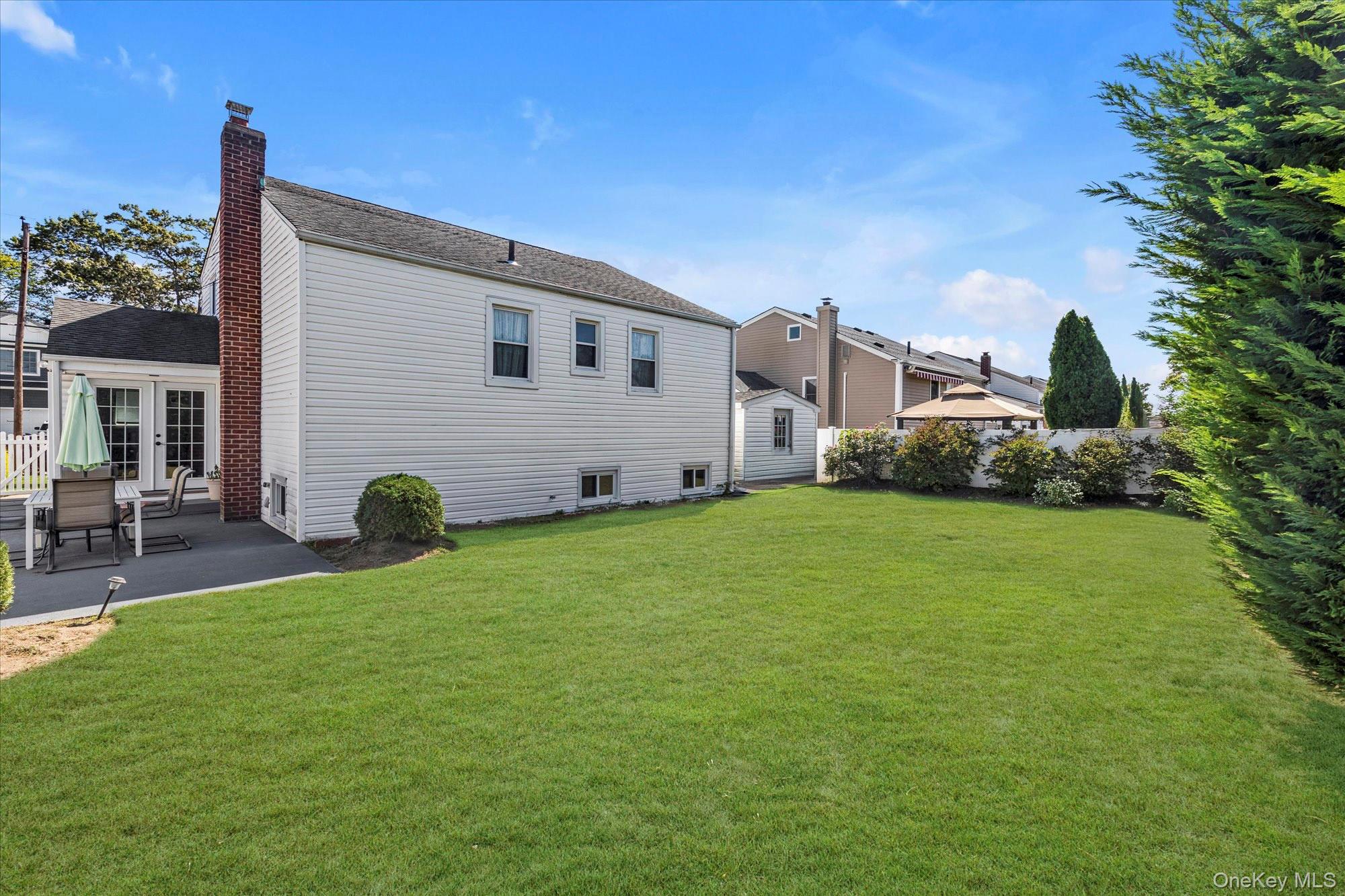 #20 photo, 332 Eastlake Avenue, Massapequa Park , NY 11762