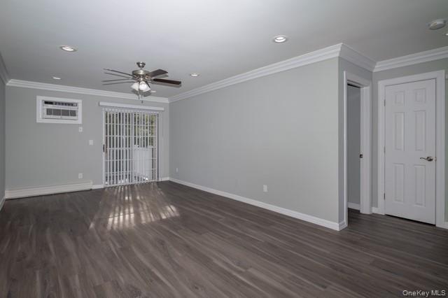 #3 photo, 148 Cassa Loop, Holtsville , NY 11742