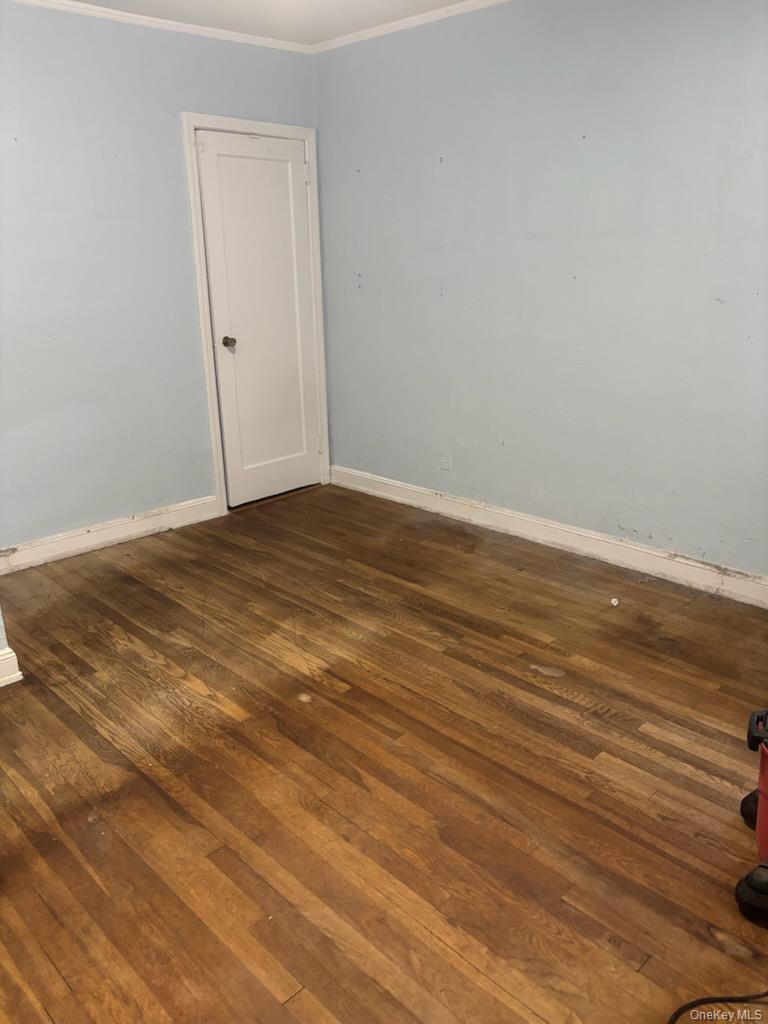 #5 photo, 545 6th Avenue, New Hyde Park , NY 11040